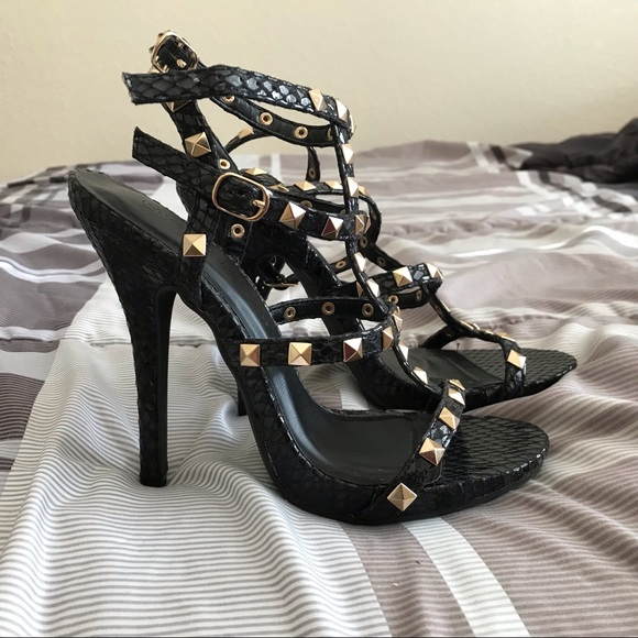 unbranded Shoes - NWOT~ Black Shoes